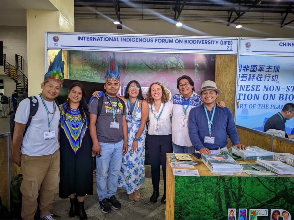 Magali de Bruyn and the directors of La Red de Adolescentes y Jóvenes Indígenas de Amazonas