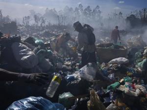 In South Korea, nations meet in final round to address global plastic crisis